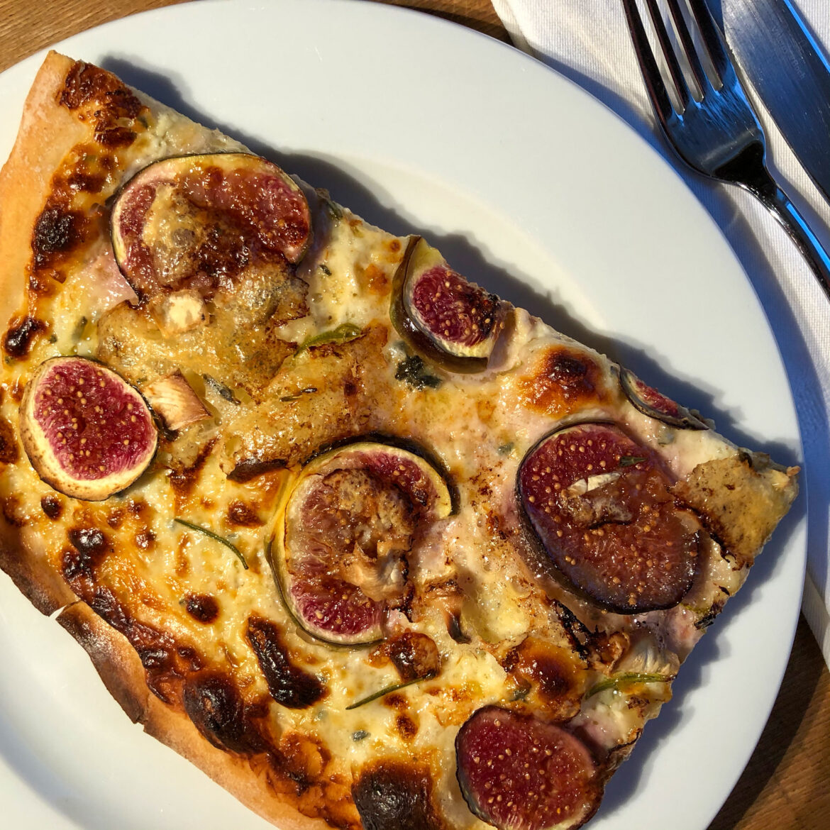 Pizza mit Feigen und Blauschimmelkäse – Kochen + Essen + Trinken + Zeug ...