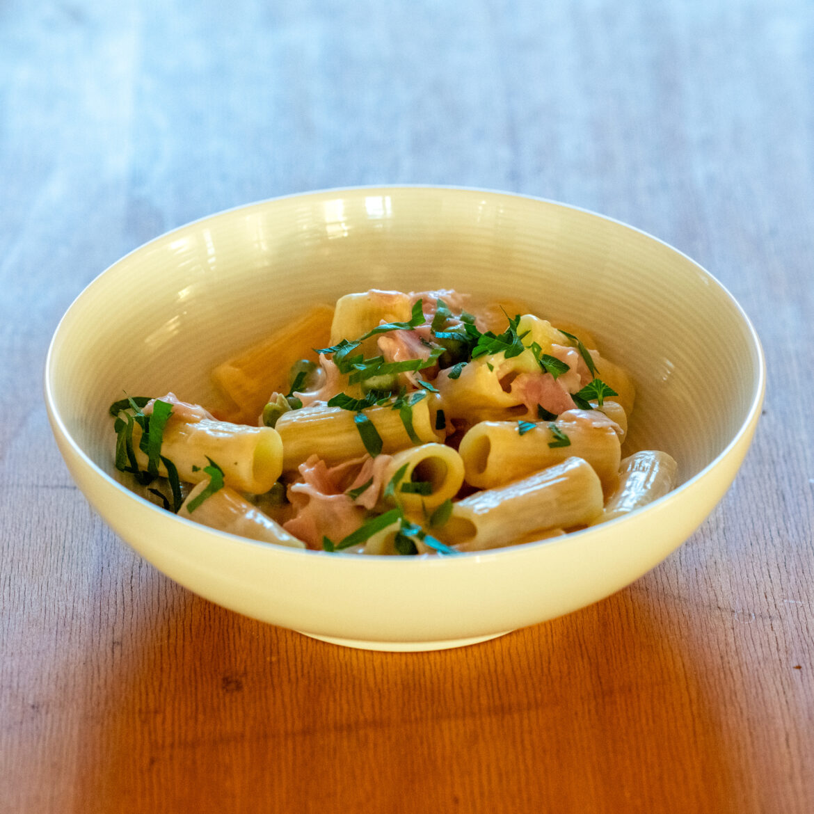 Penne mit Schinken und Sahne-Sauce