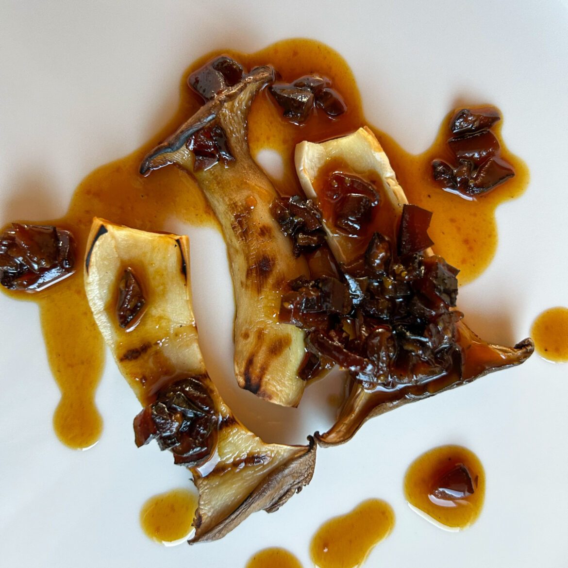 Gegrillte Kräuterseitlinge mit Karashi Shiitake