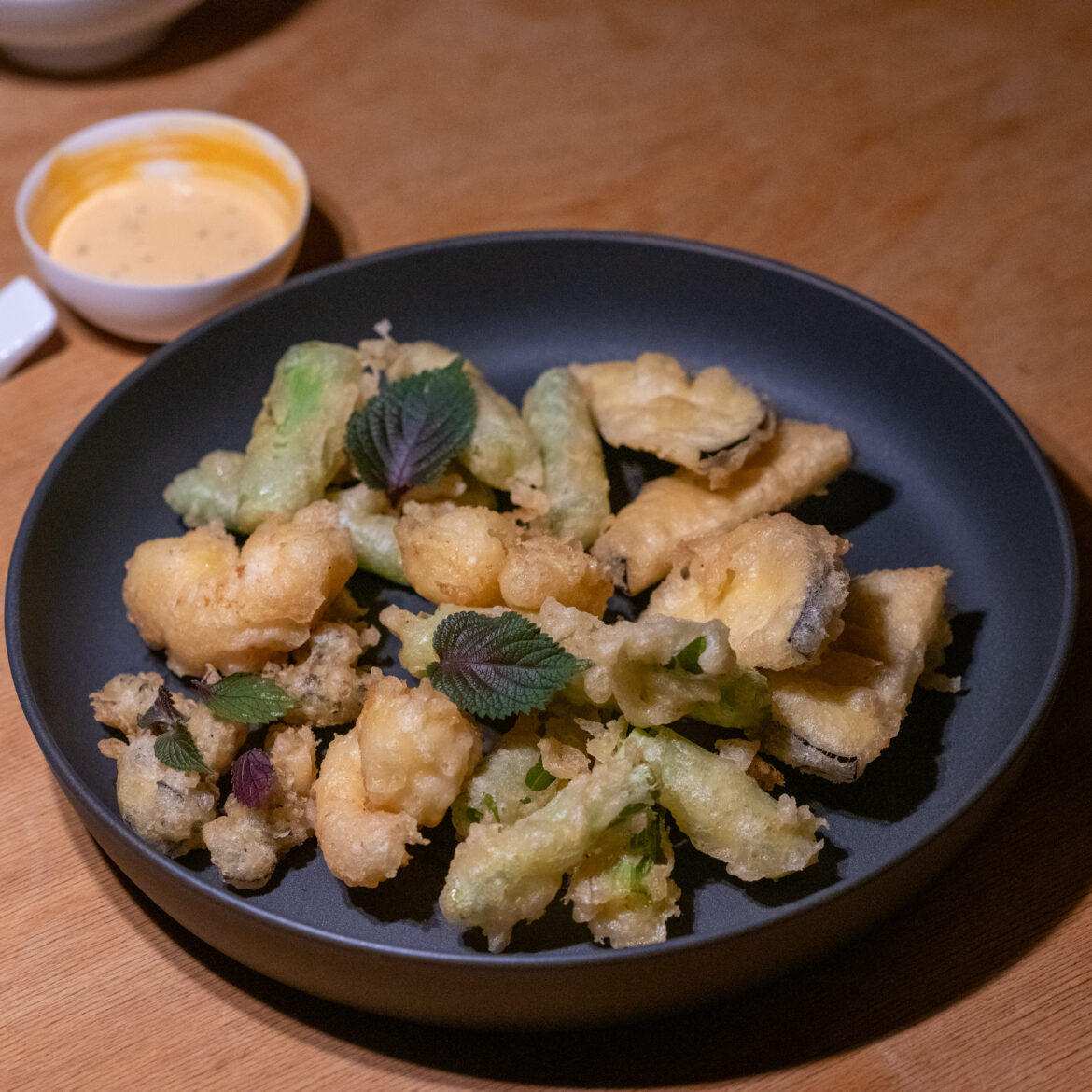 Tempura mit zwei Saucen