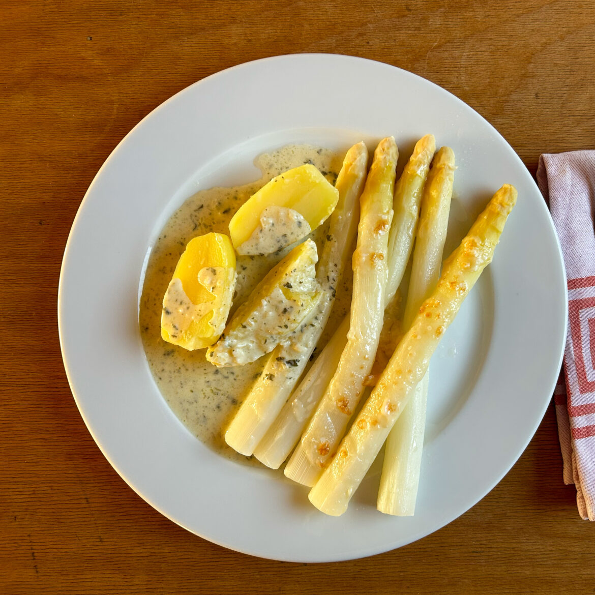 Gratinierter Spargel an Sauerampfersauße