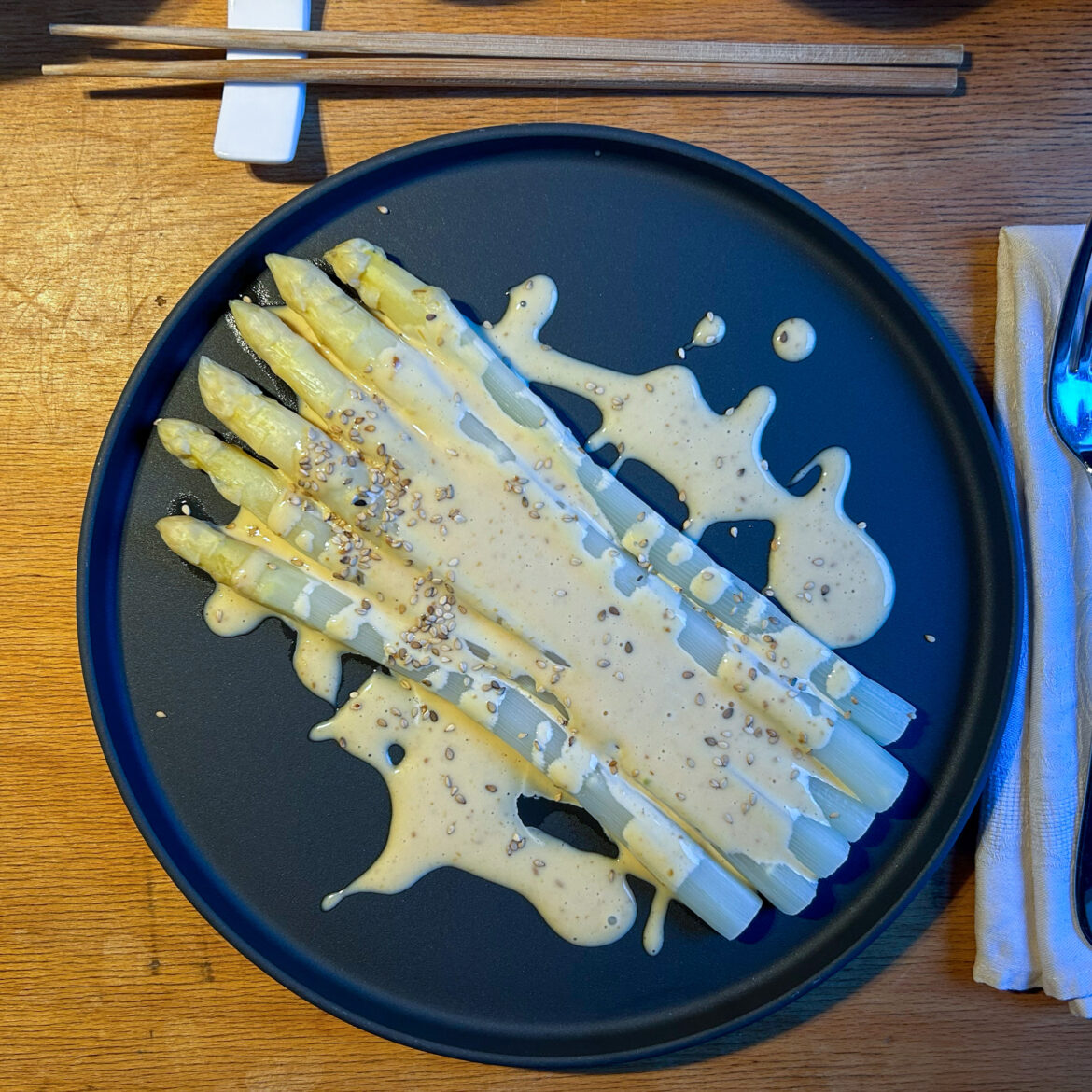Lauwarmer Spargel an Misomayonnaise