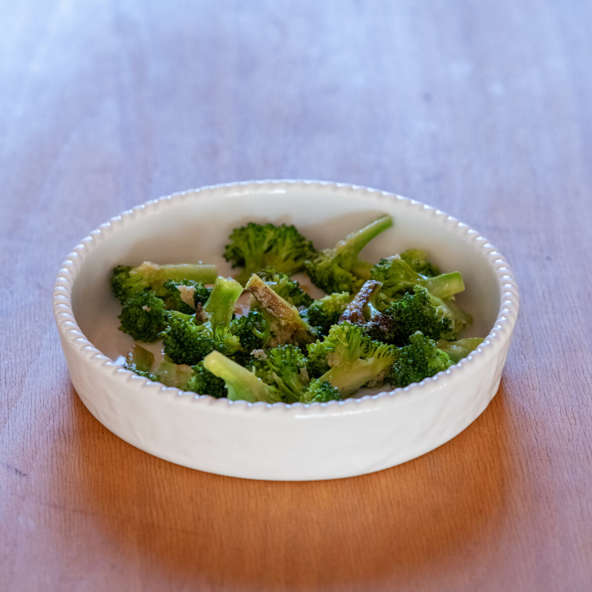 Pfannenbrokkoli mit Knoblauch-/Olivenölmarinade