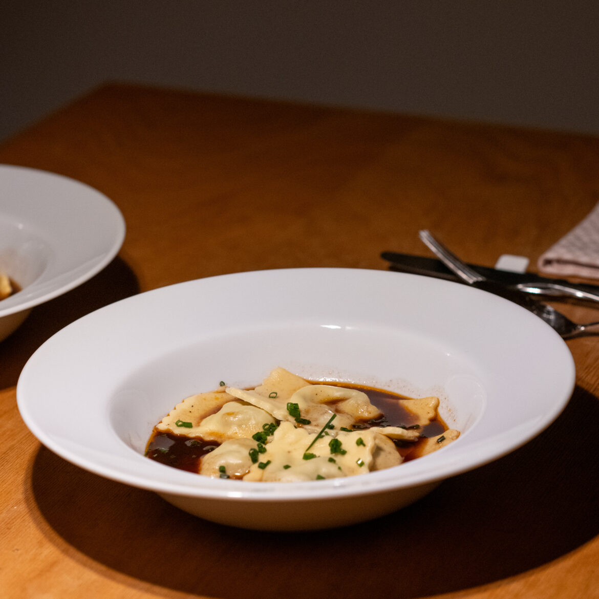 Ravioli vom Ochsenschwanz in der eigenen Sauce