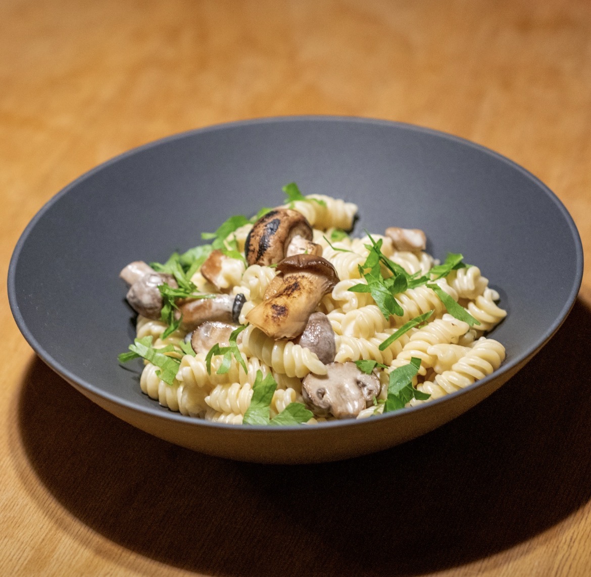 Fusilli mit gebratenen Pilzen