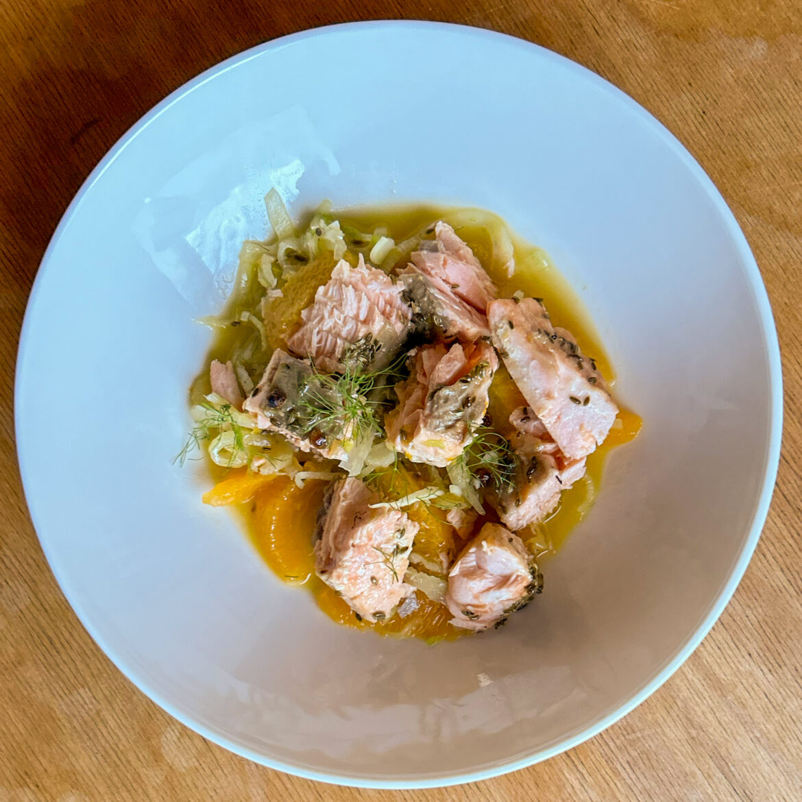 Fenchel- Orangensalat mit gebratenem Lachs