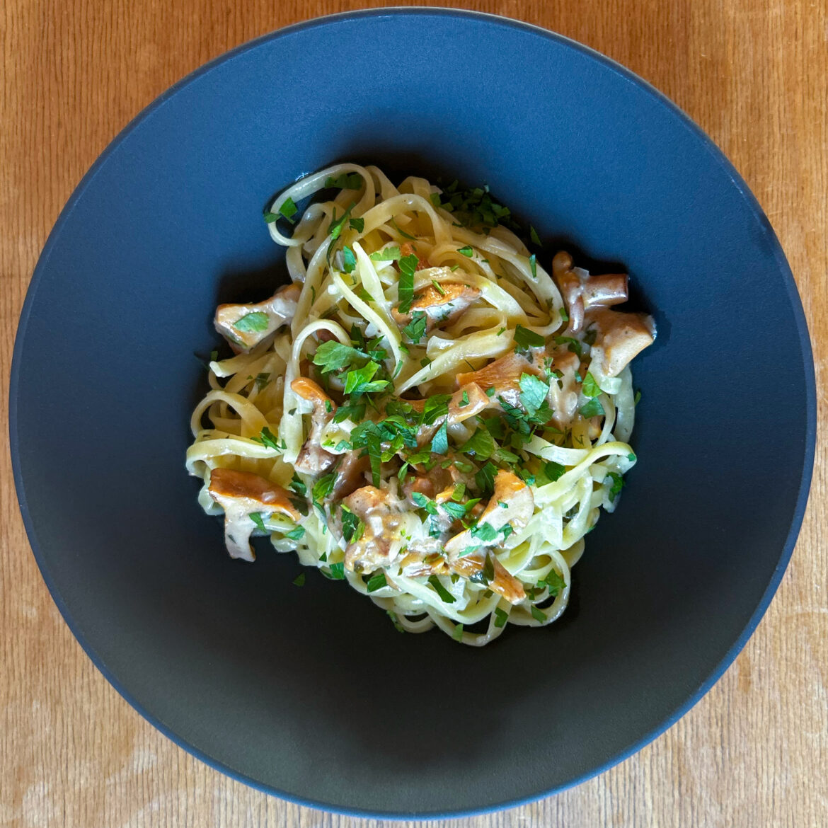 Tagliatelle mit Pfifferlingen an einer Creme Fraiche-Sauce